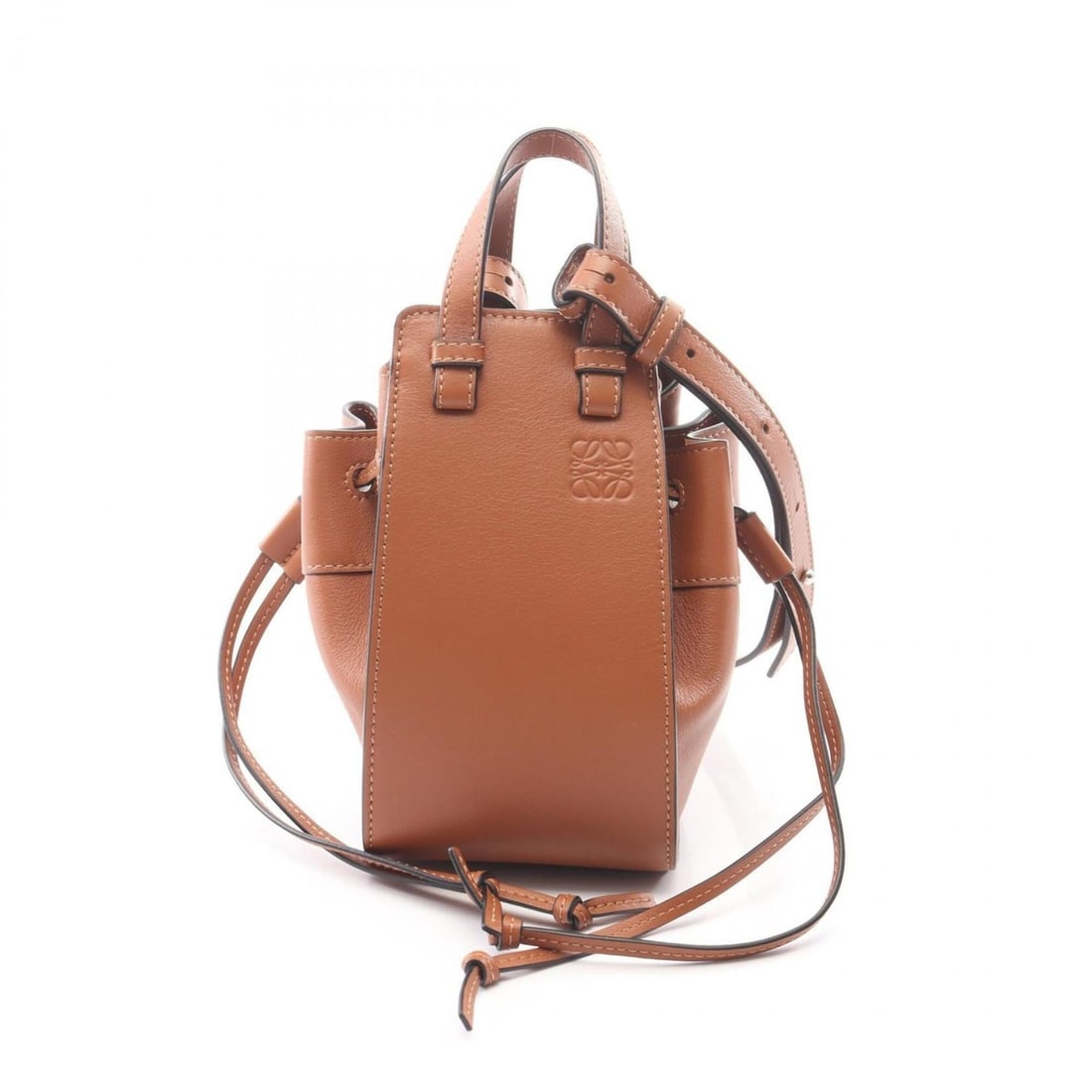 Loewe Hammock Drawstring Bag Mini 2-Way Handbag Leather Women's Brown: --- Catalog ---Category: SizeSize (HxWxD): 21cm x 10.5cm x 13.5cm / 8.26'' x 4.13'' x 5.31''Category: DesignType: HandbagColor: BrownGender: WomenMaterial: Leather Category: GeneralBrand: Loewe--- Ite