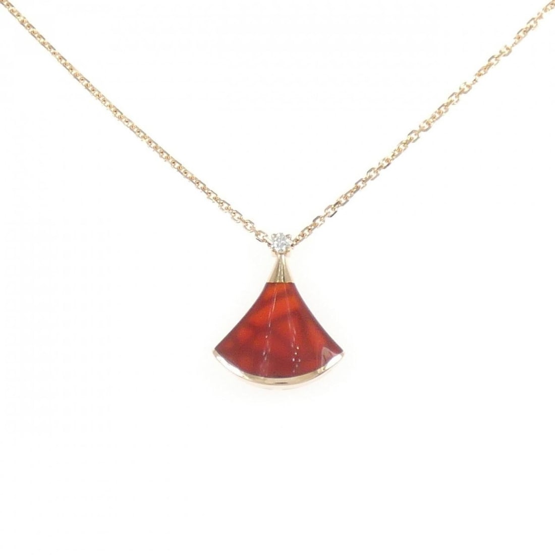 Bvlgari Diva's Dream Necklace: --- Catalog ---Category: SizePendant Size: 15.8mm x 13.6mm / 0.62'' x 0.53''Neck Circumference: 41 cm - 43 cm / 16.14'' - 16.92''Category: DesignGender: WomenMaterial: Pink gold (18K)Pendant Type: