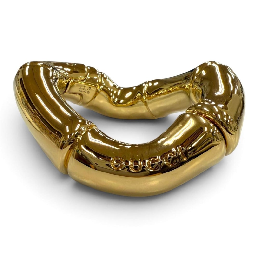 GUCCI Bamboo Logo Engraved Bracelet Bangle Gold S Made in Italy Men's Women's Accessory: --- Catalog ---Category: SizeLength: 15cm / 5.9''Category: DesignType: Charm braceletColor: GoldGender: Men,WomenCategory: GeneralBrand: GucciCountry of Origin: Italy--- Item List ---Section: Conditio