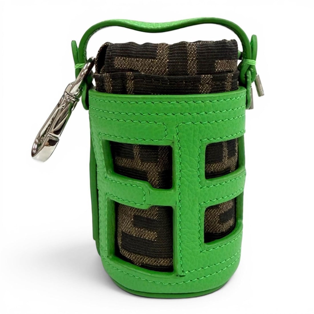 FENDI Zucca pattern logo bucket leather bag charm, brown and green, silver hardware, made in Italy,: --- Catalog ---Category: SizeSize (HxWxD): 100.00mm x 70.00mm x 55.00mm / 3.94'' x 2.76'' x 2.17''Category: DesignType: Handbag charmColor: Brown, GreenGender: WomenMaterial: LeatherCategory: GeneralB