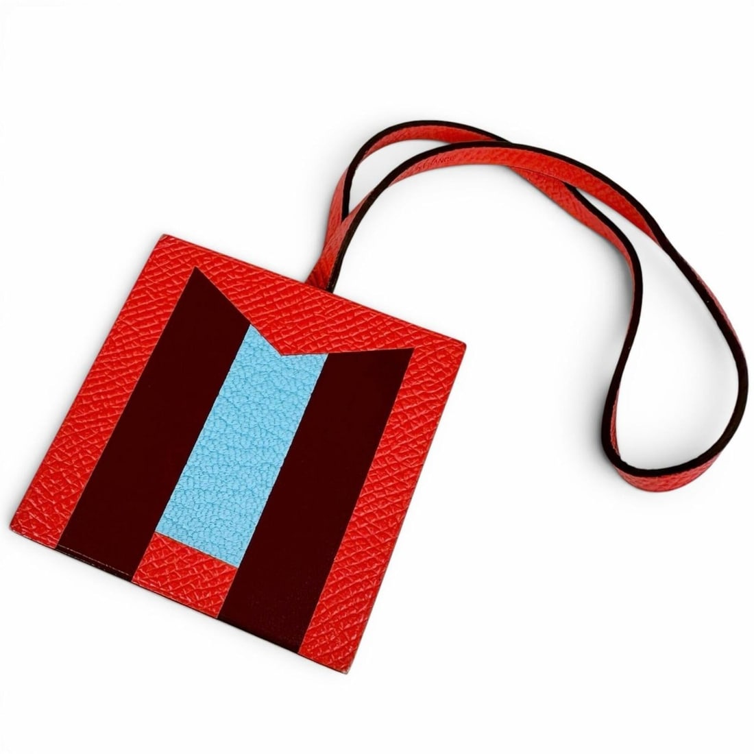 HERMES Lettre au Carré Initial M Veau Epsom Chevre Mysore Bag Charm Red Blue Made in France Women's: --- Catalog ---Category: SizeSize (HxWxD): 60.00mm x 60.00mm x 14.00mm / 2.36'' x 2.36'' x 0.55''Category: DesignType: Handbag charmColor: Blue, Red colorGender: WomenMaterial: Chevre myzore leather, 