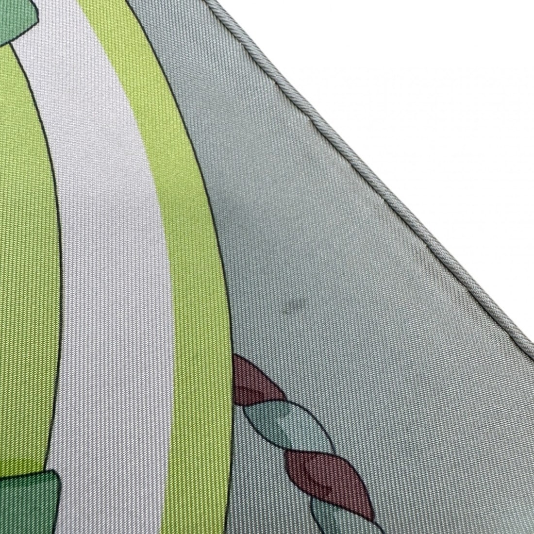 Hermes Carre 90 Ronds de Marche (Ring March) scarf/muffler for women.: --- Catalog ---Category: SizeSize (LxW): 90cm x 90cm / 35.43'' x 35.43''Category: DesignType: ScarfColor: Multi-colorGender: WomenMaterial: Silk Category: GeneralBrand: Hermes--- Item List ---Section: