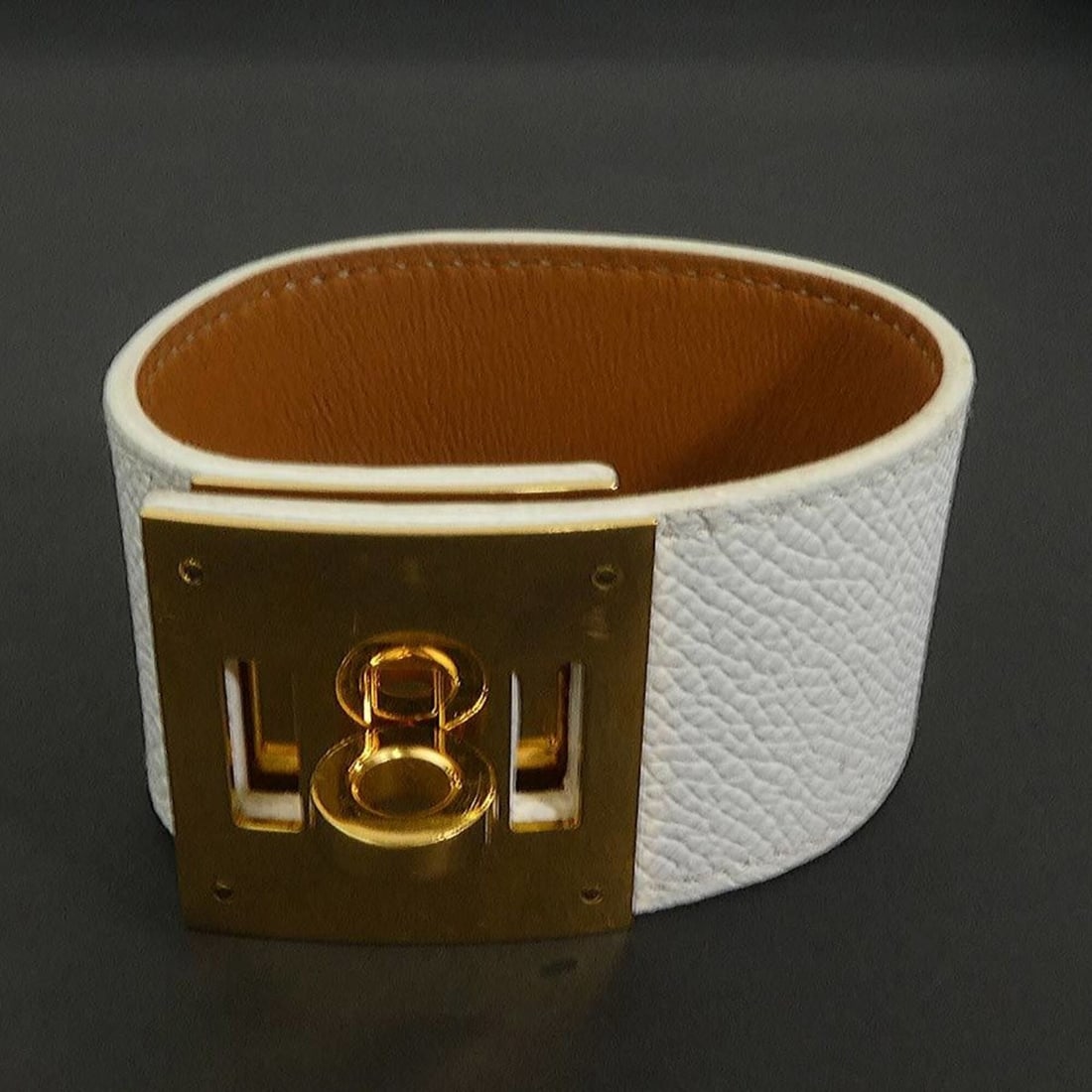 Hermes Kelly Dog Bracelet, Leather, Metal, Off-White, Gold, Women's, e62076a: --- Catalog ---Category: SizeLength: 15cm - 16.5cm / 5.9'' - 6.49''Category: DesignType: Charm braceletColor: Gold, Off-whiteGender: WomenMaterial: Leather, MetalCategory: GeneralBrand: HermesCountry 