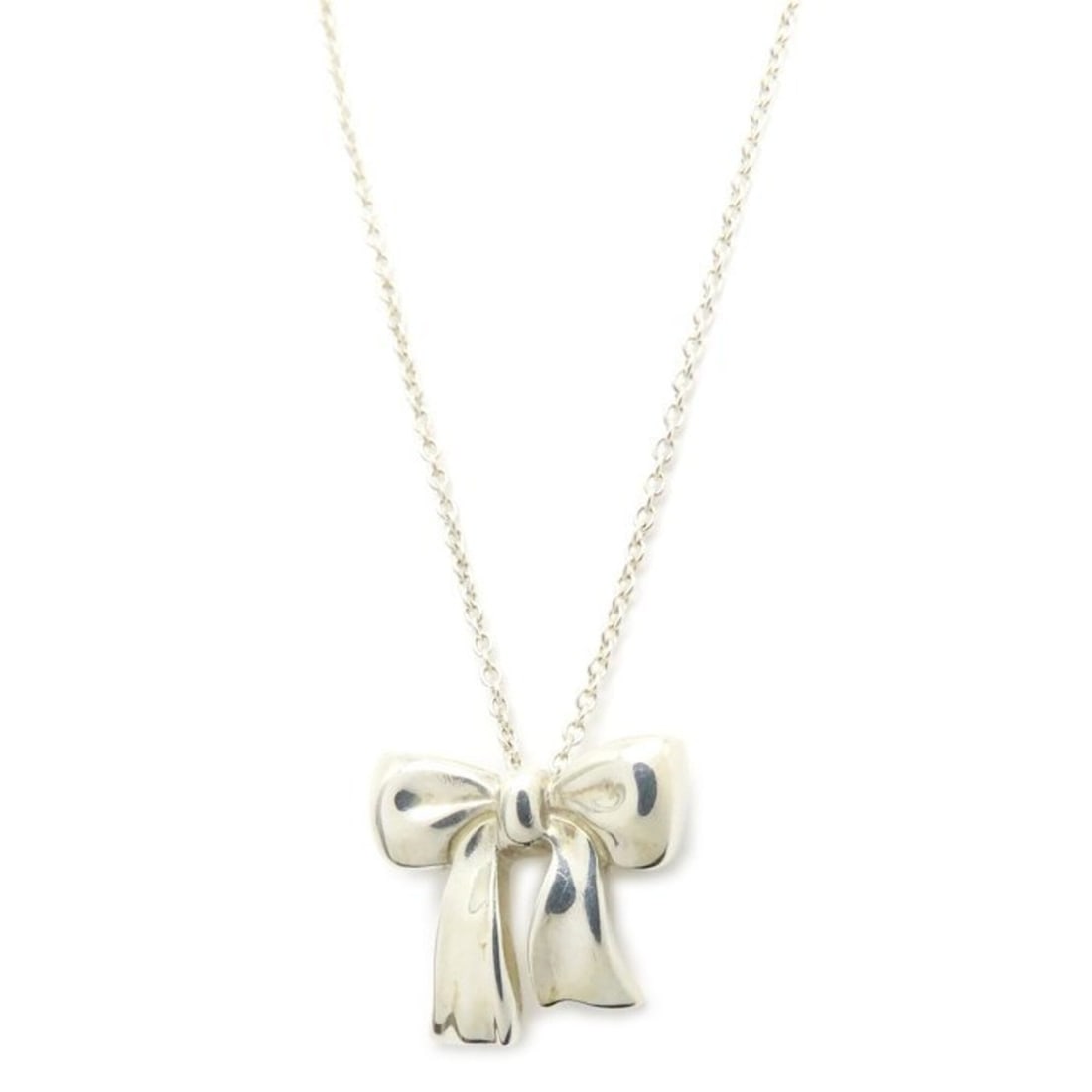 TIFFANY&Co. Ribbon Necklace, Sterling Silver 925, Women's, 295852: --- Catalog ---Category: SizePendant Size: 13.6mm x 15.1mm / 0.53'' x 0.59''Neck Circumference: 42 cm / 16.53''Category: DesignColor: SilverGender: WomenMaterial: Silver 925Necklace Type: