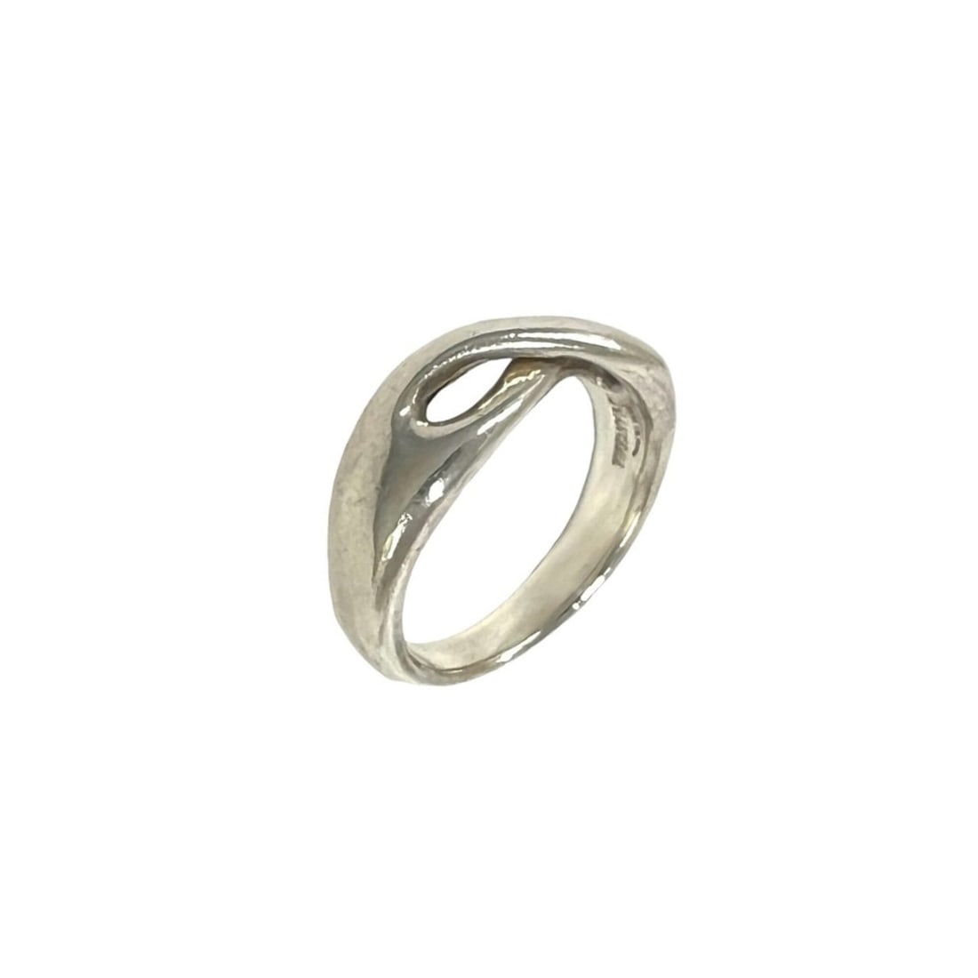 TIFFANY&Co. Tiffany Vintage Infinity Ring, Sterling Silver 925, Accessory, Silver, Item Number 24653: --- Catalog ---Category: SizeJP Size: 9US Size: 5Category: DesignType: Band ringColor: SilverGender: WomenMaterial: Silver 925Category: GeneralBrand: Tiffany--- Item List ---Section: ConditionRanking: