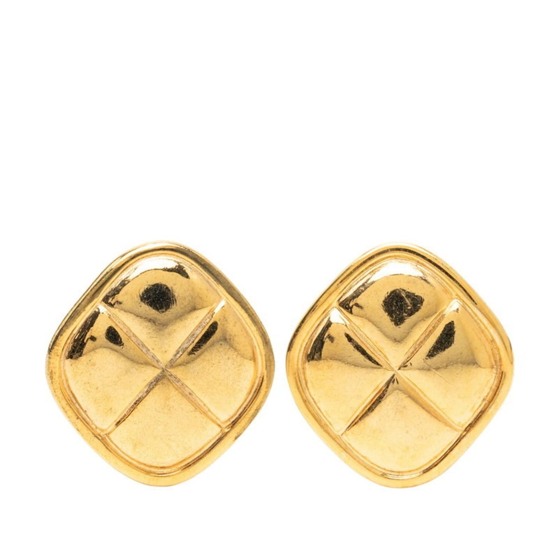 Chanel diamond-shaped earrings, gold plated (GP), women's.: --- Catalog ---Category: SizeSize (HxWxD): 31.10mm x 28.40mm / 1.22'' x 1.12''Category: DesignType: Clip earringsColor: GoldGender: WomenMaterial: Gold platingCategory: GeneralBrand: Chanel--- Item Li