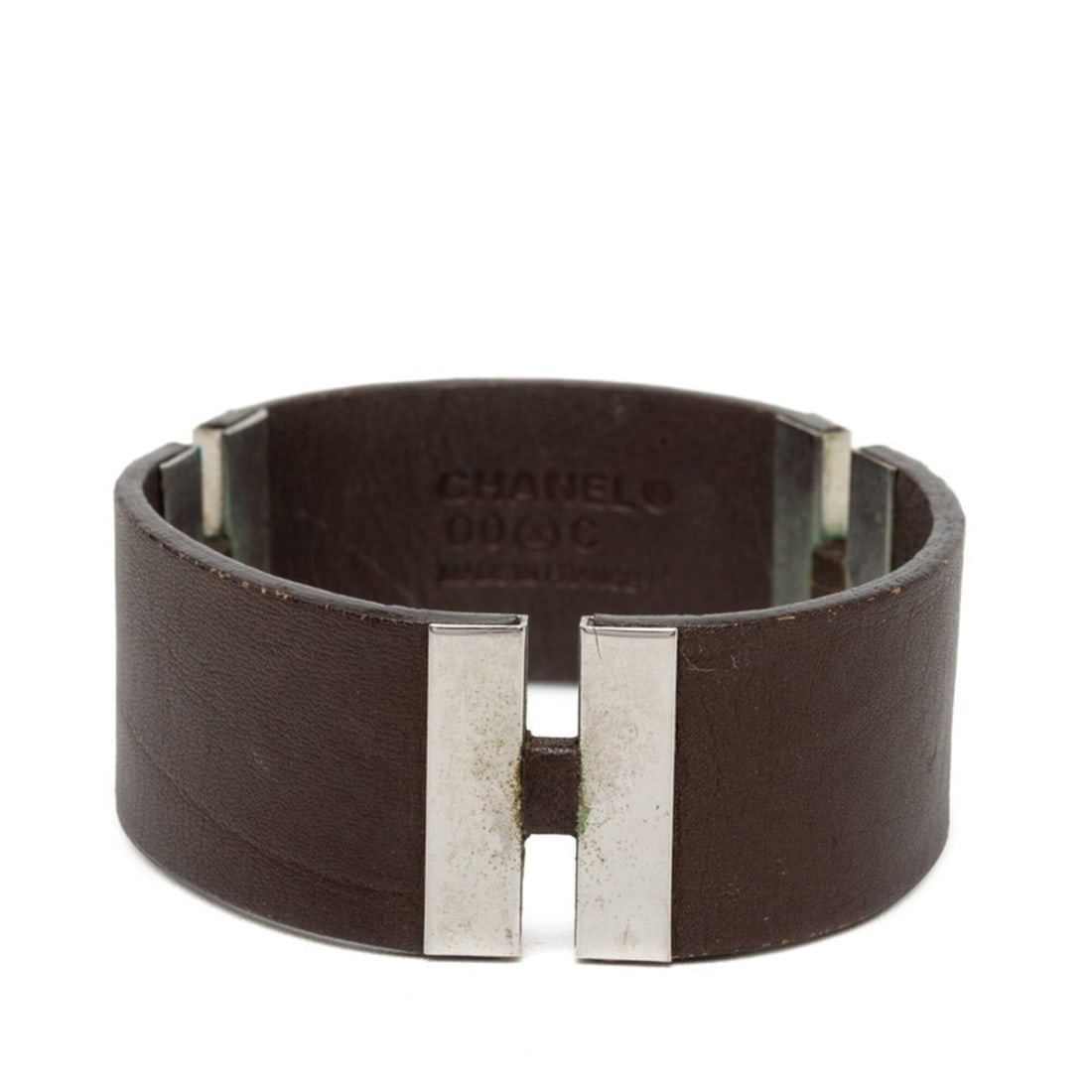 Chanel Logo Bracelet 00C Brown Silver Leather Metal Women's CHANEL: --- Catalog ---Category: SizeLength: 18.5cm / 7.28''Category: DesignType: Charm braceletColor: Brown, SilverGender: WomenMaterial: Leather, MetalCategory: GeneralBrand: Chanel--- Item List ---Section: