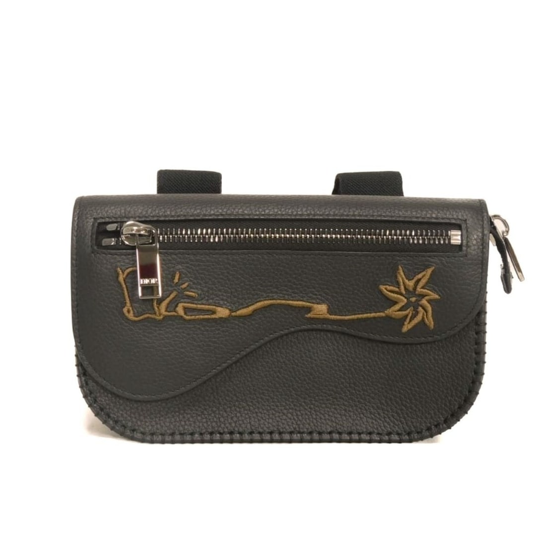 Christian Dior Dior Cactus Jack Saddle Arm Pouch Handbag with Logo Embroidery, 3-Way Design, Travis: --- Catalog ---Category: SizeWeight: 242g / 8.53oz.Size (HxWxD): 11cm x 18.5cm x 4cm / 4.33'' x 7.28'' x 1.57''Strap Length: 18cm - 28cm / 7.08'' - 11.02''Category: DesignType: HandbagColor: BlackGend