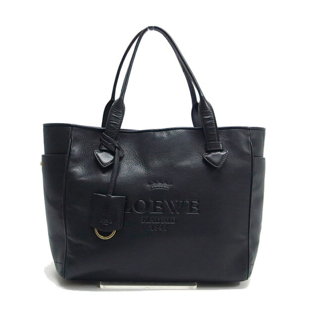 Loewe Heritage Leather Tote Bag, Embossed, Black: --- Catalog ---Category: SizeWeight: 550g / 1.21lb.Size (HxWxD): 24cm x 36cm x 12cm / 9.44'' x 14.17'' x 4.72''Handle Length: 39cm / 15.35''Category: DesignType: Handbag, Tote bagColor: BlackGender: