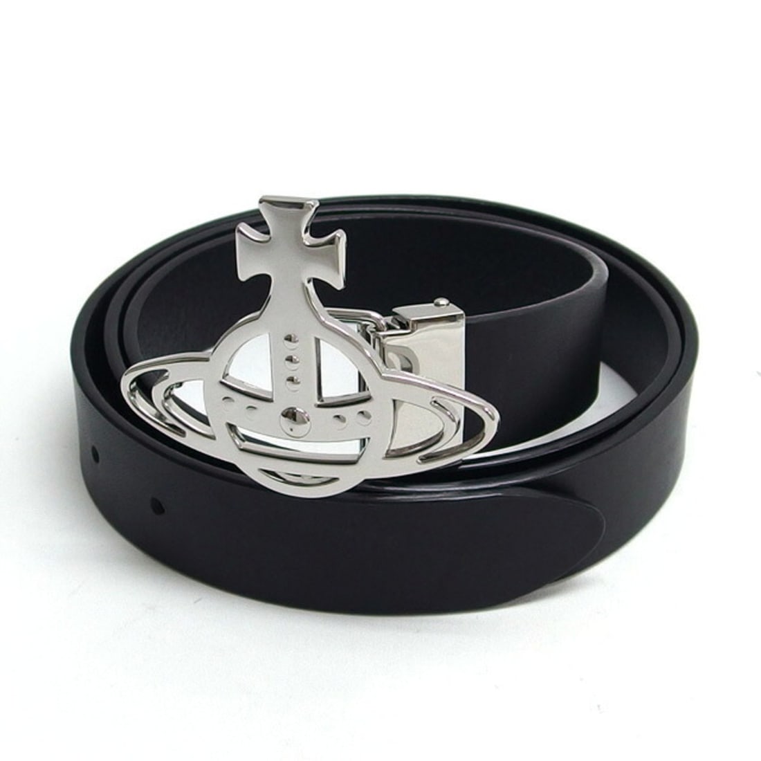 Vivienne Westwood Orb Buckle Leather Belt, Black: --- Catalog ---Category: SizeWidth: 3cm / 1.18''Length: 116cm - 126cm / 45.66'' - 49.6''Buckle Size: 6.2cm x 8cm / 2.44'' x 3.14''Category: DesignType: Standard beltColor: BlackGender: MenMaterial (St