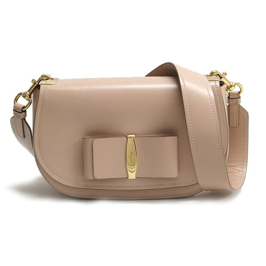 Salvatore Ferragamo Vara Ribbon Anna Shoulder Bag: --- Catalog ---Category: SizeWeight: 550g / 1.21lb.Size (HxWxD): 16cm x 26cm x 8cm / 6.29'' x 10.23'' x 3.14''Strap Length: 89cm / 35.03''Category: DesignType: Clutch bag, Shoulder bagColor: Pink beig