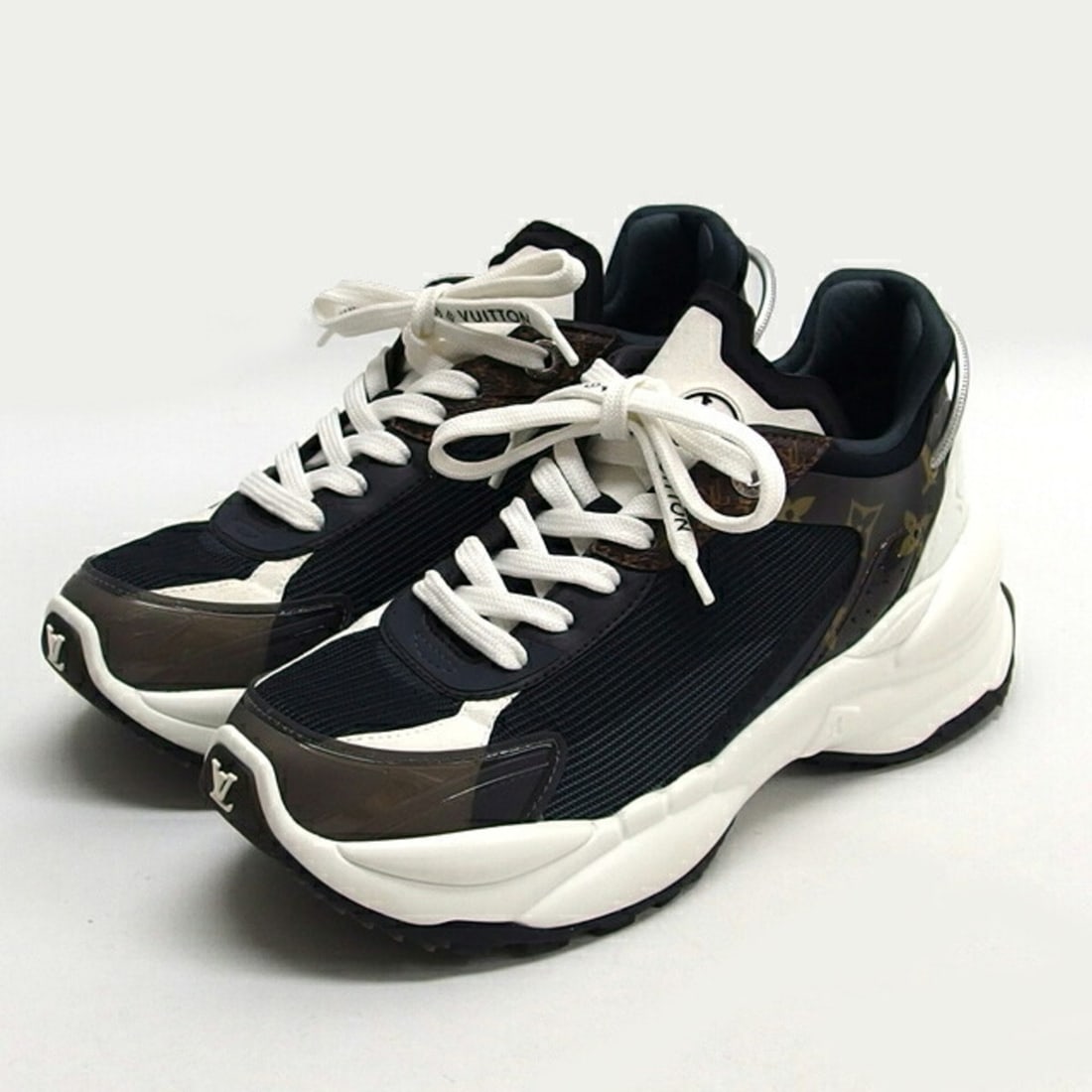 Louis Vuitton LV Circle Run 55 Line Dad Sneakers, approximately 24cm: --- Catalog ---Category: DesignType: SneakersColor: Black, Dark brown, WhiteGender: WomenCategory: GeneralBrand: Louis VuittonCategory: MaterialUpper Material: MeshCategory: MeasurementsUS Size: