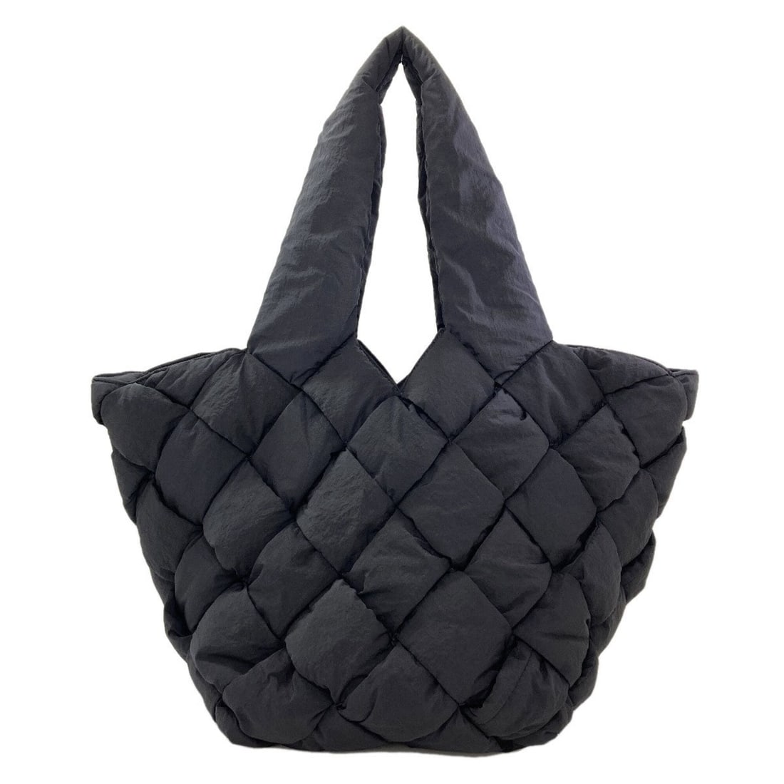 Bottega Veneta Padded Cassette Intrecciato Tote Bag, Nylon, Women's.: --- Catalog ---Category: SizeSize (HxWxD): 32cm x 53cm x 27.5cm / 12.59'' x 20.86'' x 10.82''Handle Length: 50cm / 19.68''Category: DesignType: Tote bagColor: BlackGender: WomenMaterial: Nylon Categor
