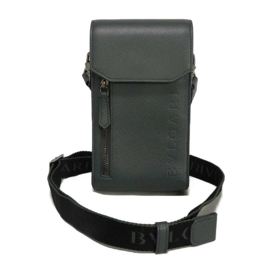 Bulgari BVLGARI Shoulder Bag BB Man Phone Holder Grain Calf Pouch RFID IC Chip Logo Embossed Dark: --- Catalog ---Category: SizeWeight: 257g / 9.06oz.Size (HxWxD): 19cm x 11cm x 4cm / 7.48'' x 4.33'' x 1.57''Strap Length: 84cm - 128cm / 33.07'' - 50.39''Category: DesignType: Pochette, Shoulder bagC