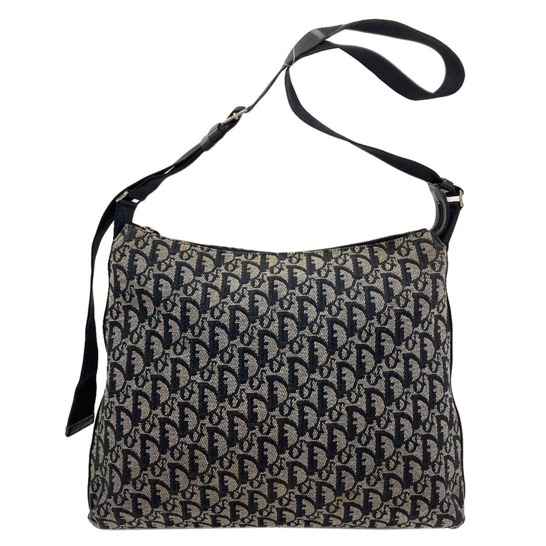 Christian Dior Trotter Pattern Canvas Shoulder Bag for Women: --- Catalog ---Category: SizeSize (HxWxD): 28cm x 30cm x 10cm / 11.02'' x 11.81'' x 3.93''Strap Length: 33cm - 115cm / 12.99'' - 45.27''Category: DesignType: Shoulder bagColor: BlackGender: WomenClosu