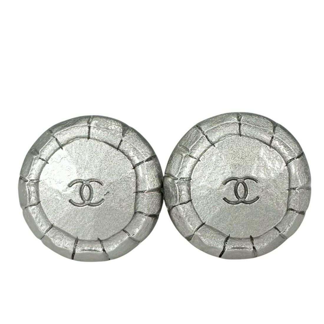 CHANEL Chanel Round Coco Mark Earrings, Silver Plated: --- Catalog ---Category: SizeSize (HxWxD): 20.00mm x 20.00mm / 0.79'' x 0.79''Category: DesignType: Clip earringsColor: SilverGender: WomenMaterial: Gold plating, SilverCategory: GeneralBrand: ChanelC