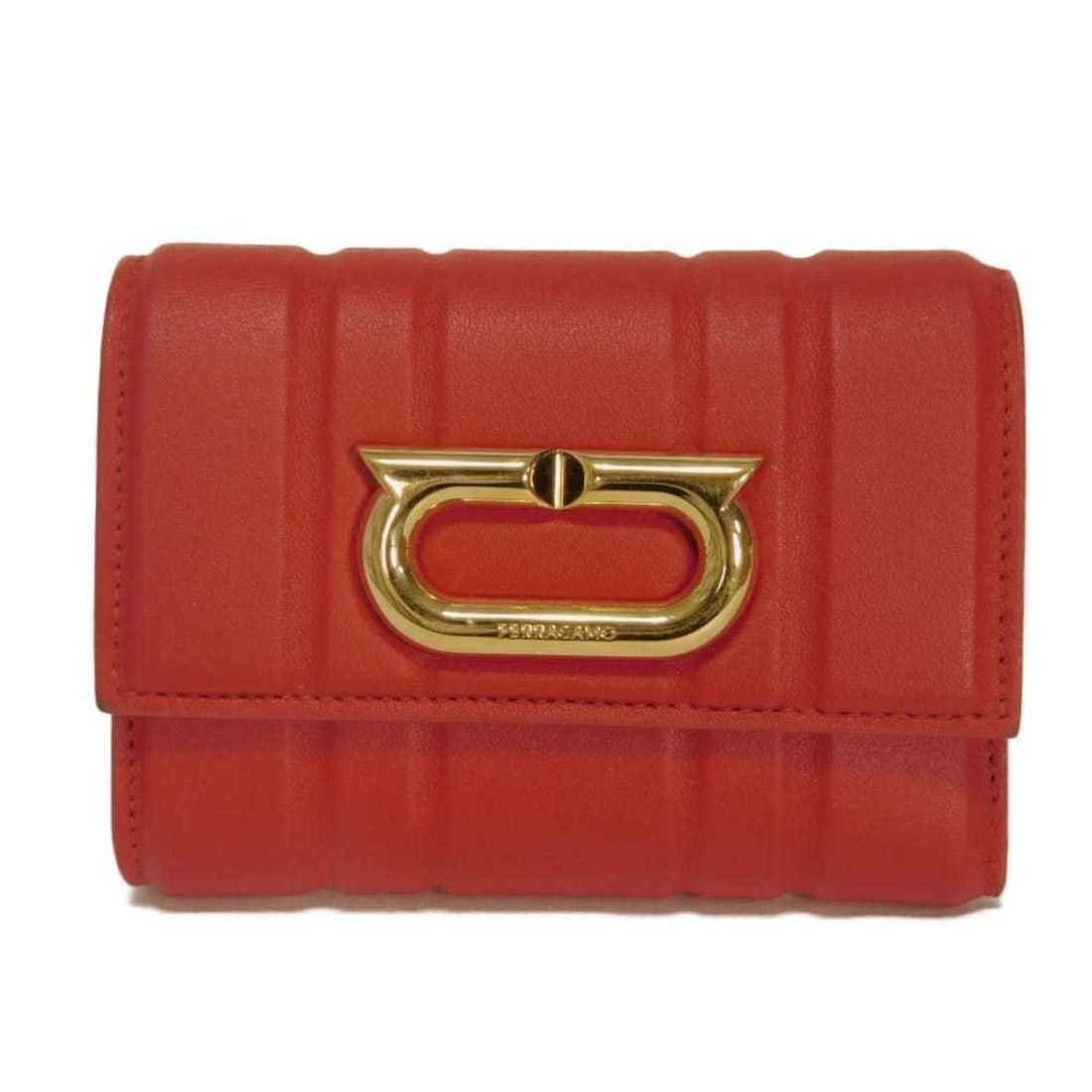 Salvatore Ferragamo Tri-fold Wallet, Gancini Design, Compact, Logo Metal Embossed, RFID IC Chip,: --- Catalog ---Category: SizeSize (HxWxD): 8.5cm x 12cm x 3cm / 3.34'' x 4.72'' x 1.18''Category: DesignType: Wallet (tri-fold)Color: Red colorGender: WomenMaterial: Leather Leather/Fur Type: Calfskin