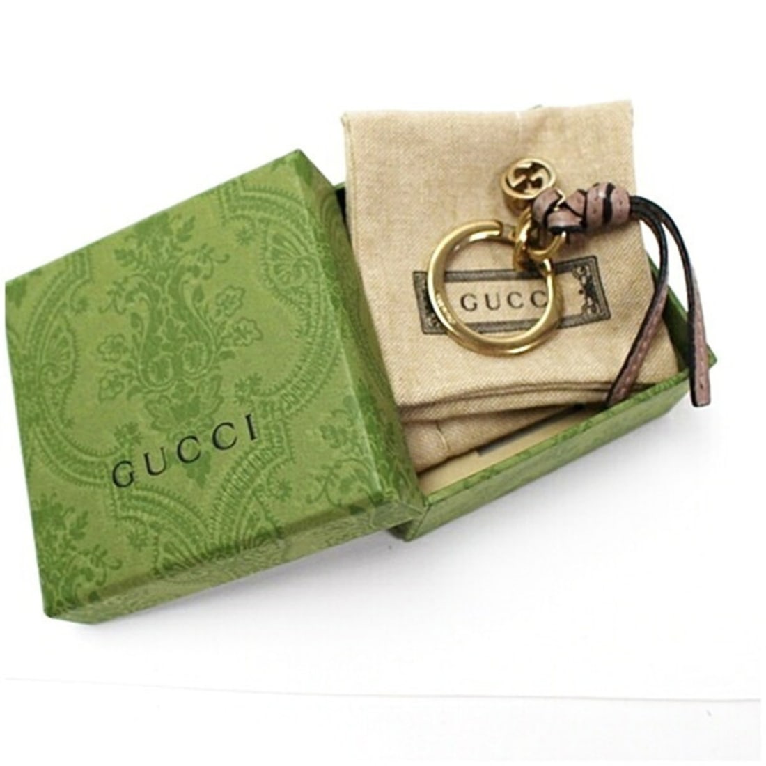 Gucci Strap Keyring Gold x Beige GUCCI Women's: --- Catalog ---Category: SizeSize (HxWxD): 12cm x 3.5cm / 4.72'' x 1.37''Category: DesignType: KeyringColor: Beige, GoldGender: Men,WomenMaterial: LeatherCategory: GeneralBrand: Gucci--- Item List ---