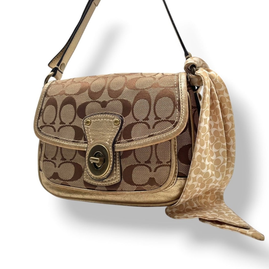 Coach Signature Turnlock Canvas Leather Shoulder Bag, Crossbody, Beige, Gold Hardware, Women's,: --- Catalog ---Category: SizeSize (HxWxD): 15cm x 20cm x 6cm / 5.9'' x 7.87'' x 2.36''Category: DesignType: Pochette, Shoulder bagColor: Beige, GoldGender: WomenMaterial: Canvas , Leather Category: Ge