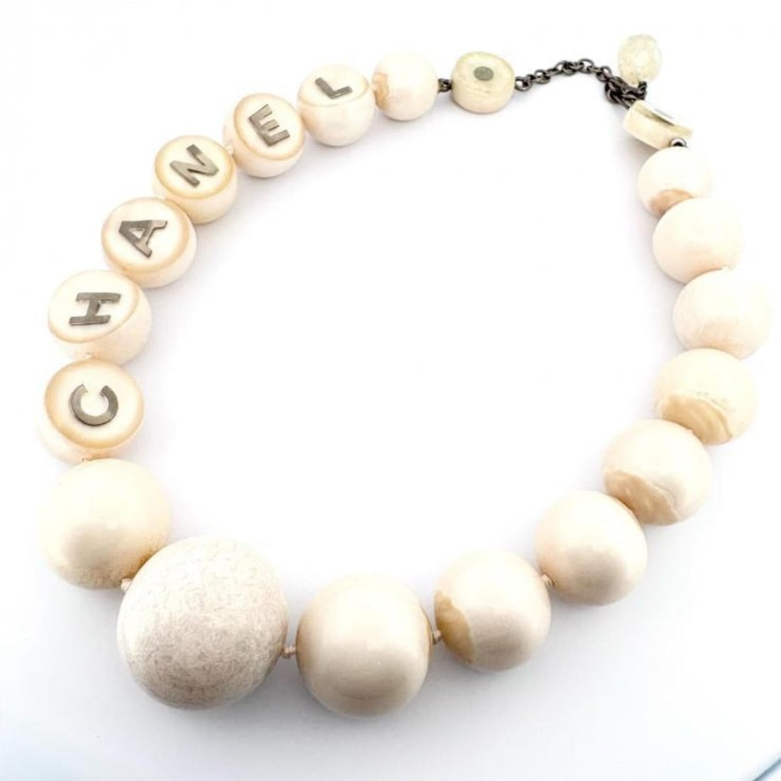 CHANEL Vintage Logo Ball Necklace 99A: --- Catalog ---Category: SizeNeck Circumference: 48 cm / 18.89''Category: DesignColor: WhiteGender: WomenSeason: VintageChain Type: Ball chainNecklace Type: NecklaceCategory: GeneralBrand: Chanel--- I
