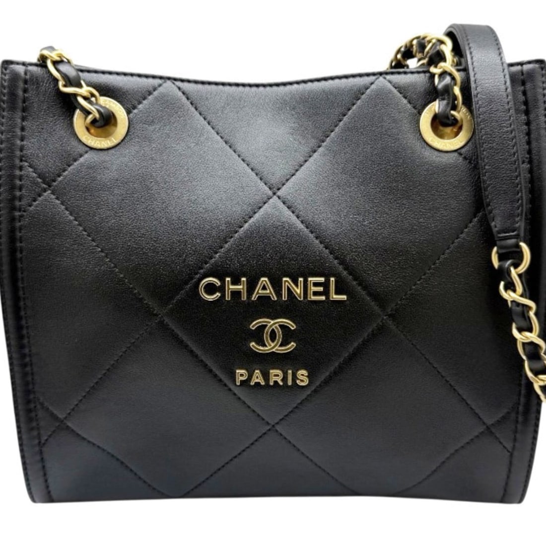 CHANEL Chain Shoulder Bag Tote Lambskin Black AS2750 Women's Men's: --- Catalog ---Category: SizeSize (HxWxD): 20cm x 22cm x 10cm / 7.87'' x 8.66'' x 3.93''Strap Length: 84cm / 33.07''Category: DesignType: Shoulder bag, Tote bagColor: BlackGender: Men,WomenMaterial: L