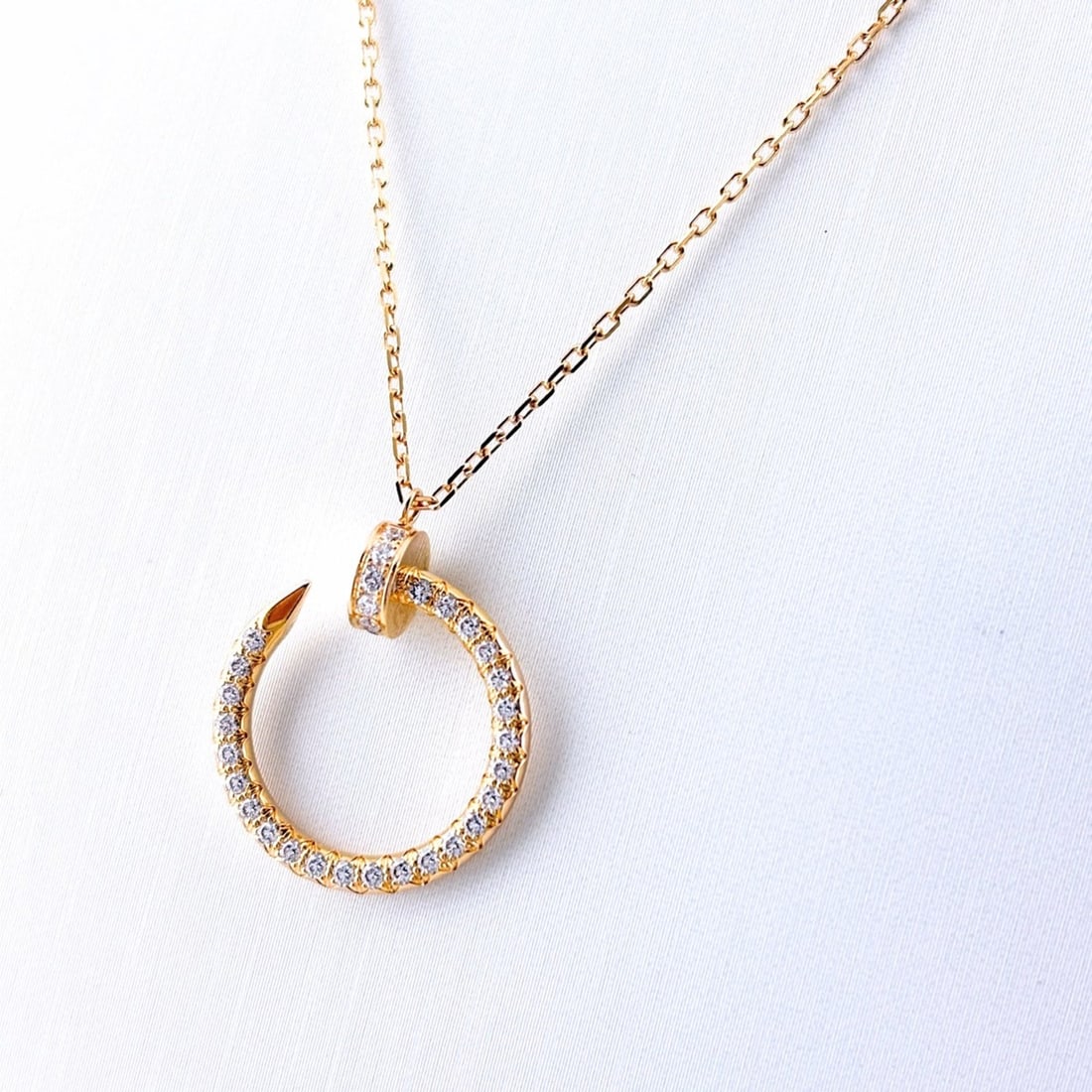 Cartier Juste un Clou Diamond PG Pink Gold Pendant Necklace 750 Women's: --- Catalog ---Category: SizePendant Size: 21.2mm x 18.6mm / 0.83'' x 0.73''Neck Circumference: 44 cm / 17.32''Category: DesignStone: DiamondGender: WomenMaterial: Pink gold (18K)Necklace Type: Neckla