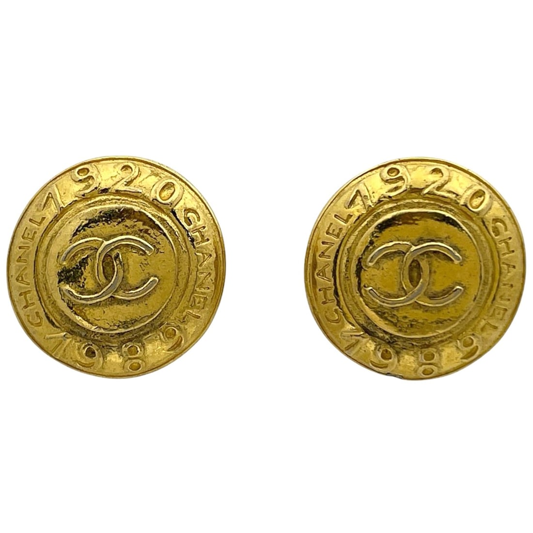 Chanel earrings, Coco Mark, round, GP gold, women's.: --- Catalog ---Category: SizeSize (HxWxD): 26.00mm x 26.00mm / 1.02'' x 1.02''Category: DesignType: Clip earringsColor: GoldGender: WomenMaterial: Gold platingCategory: GeneralBrand: Chanel--- Item Li