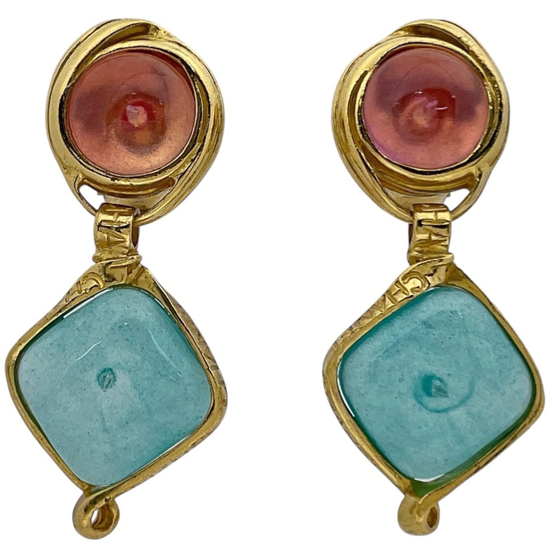 Chanel CHANEL Earrings Swing Gripoix GP Colored Stone Gold Pink Blue Women's: --- Catalog ---Category: SizeSize (HxWxD): 57.00mm x 25.00mm / 2.24'' x 0.98''Category: DesignType: Clip earringsColor: Blue, Gold, PinkStone: Color stoneGender: WomenMaterial: Gold platingCategory: G