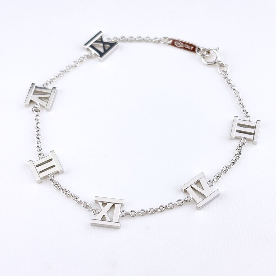 Tiffany & Co. Atlas Bracelet 750 for Women: --- Catalog ---Category: SizeLength: 16.5cm / 6.49''Category: DesignType: Charm braceletGender: WomenCategory: GeneralBrand: Tiffany--- Item List ---Section: ConditionRanking: Rank AB Used - Traces of