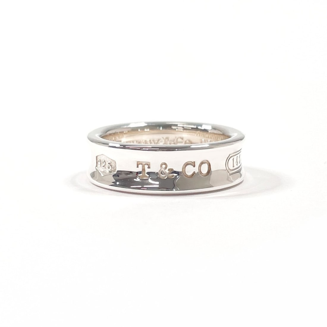 TIFFANY&Co. Tiffany 1837 Medium Ring, Sterling Silver 925, Size 18, Silver, Men's: --- Catalog ---Category: SizeJP Size: 18US Size: 9Category: DesignType: Band ringColor: SilverGender: MenMaterial: Silver 925Category: GeneralBrand: Tiffany--- Item List ---Section: ConditionRanking: 