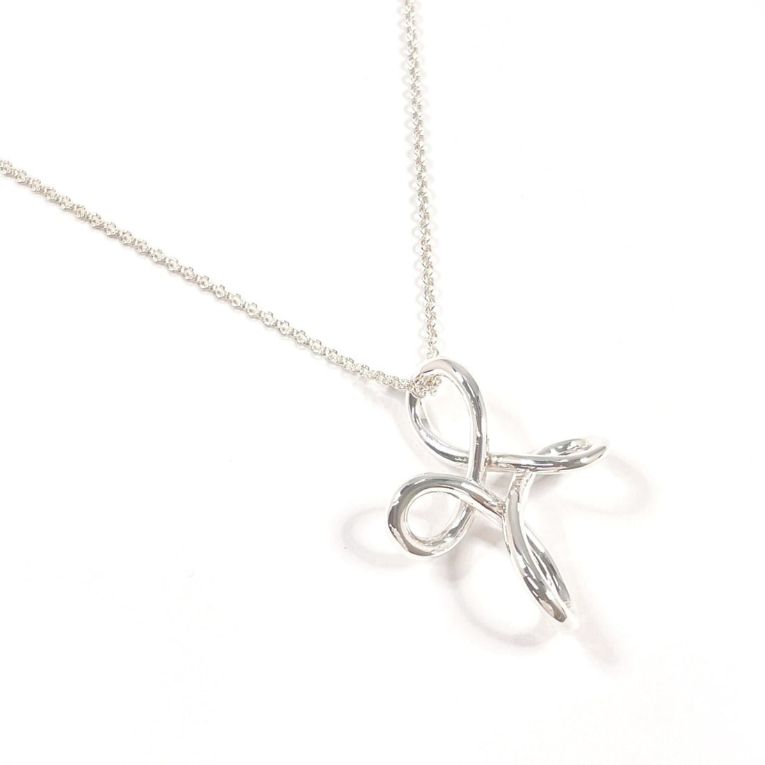 TIFFANY&Co. Tiffany Infinity Cross Elsa Peretti Necklace, Sterling Silver 925, Women's: --- Catalog ---Category: SizePendant Size: 31.5mm x 24.5mm / 1.24'' x 0.96''Neck Circumference: 66 cm / 25.98''Category: DesignColor: SilverGender: WomenMaterial: Silver 925Necklace Type: NecklaceCate