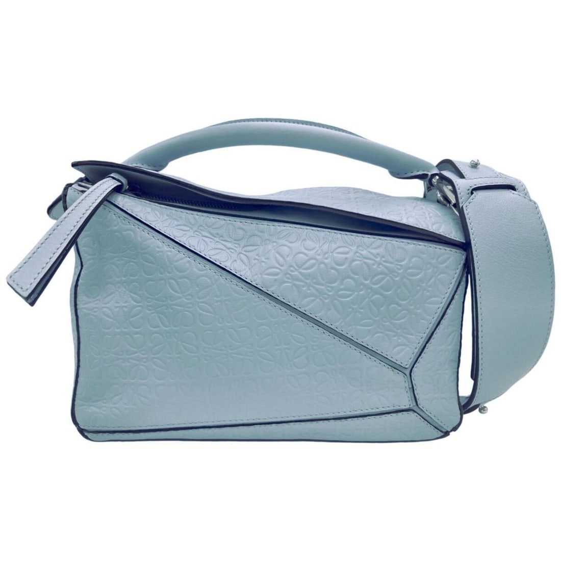 LOEWE Puzzle Bag Small Repeat Anagram Mint Green Calfskin Women's Shoulder: --- Catalog ---Category: SizeSize (HxWxD): 17cm x 24cm x 10cm / 6.69'' x 9.44'' x 3.93''Strap Length: 77cm / 30.31''Category: DesignType: Shoulder bagColor: GreenGender: WomenMaterial: Leather