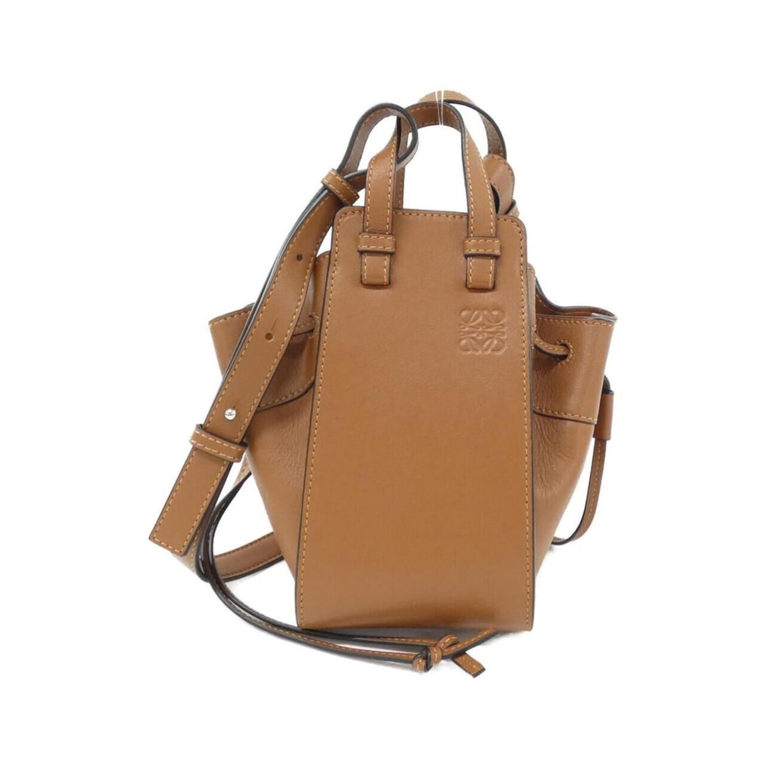 Loewe Hammock Drawstring Mini 314 30 V07 Shoulder Bag: --- Catalog ---Category: SizeSize (HxWxD): 19cm x 19cm x 17cm / 7.48'' x 7.48'' x 6.69''Category: DesignType: Shoulder bagColor: BrownGender: WomenMaterial: Leather Leather/Fur Type: CalfskinCategory: