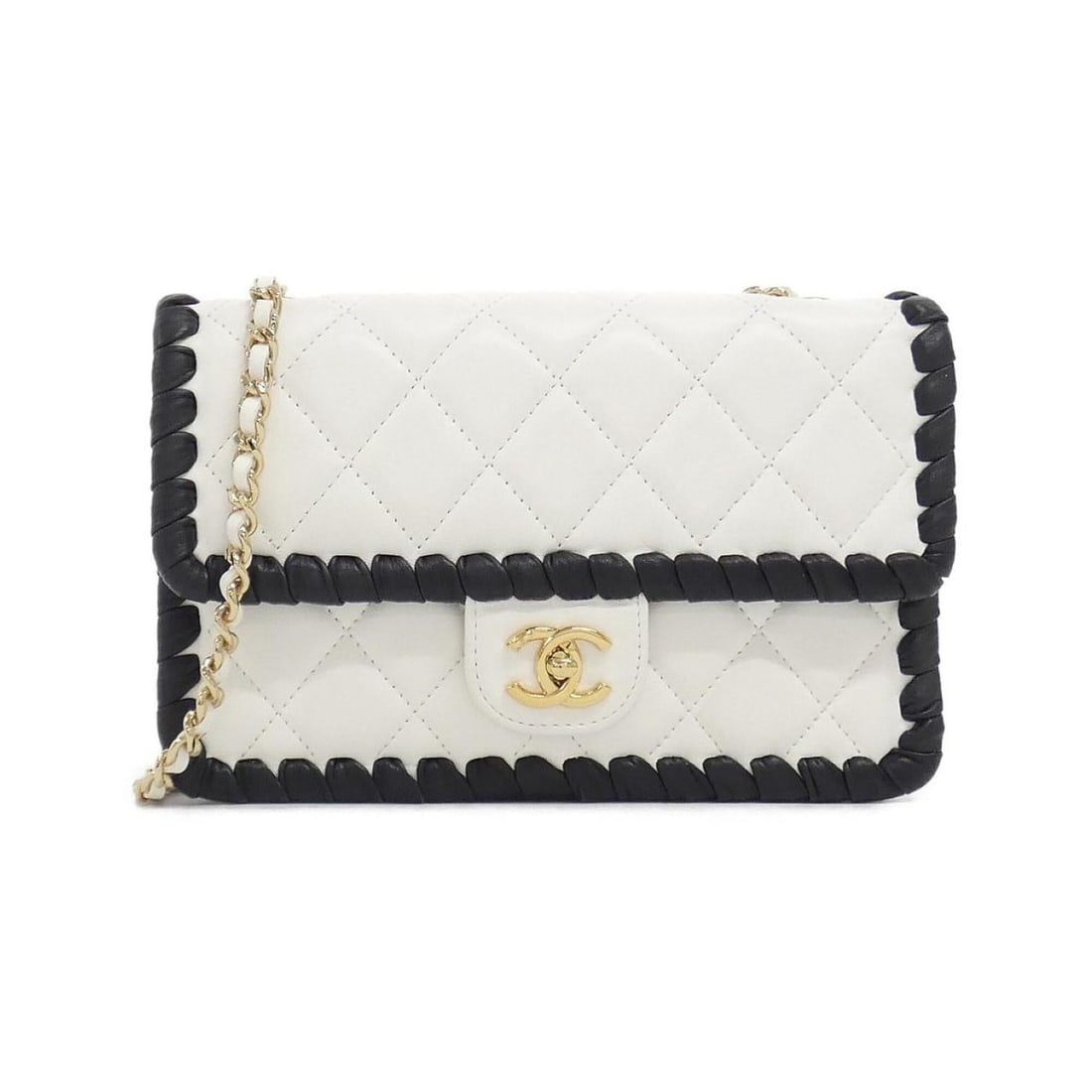 Chanel AP5145 Wallet Chain: --- Catalog ---Category: SizeSize (HxWxD): 12cm x 19cm x 4cm / 4.72'' x 7.48'' x 1.57''Category: DesignType: Chain/Shoulder walletColor: Black, WhiteGender: WomenMaterial: Leather Leather/Fur Type: Ca