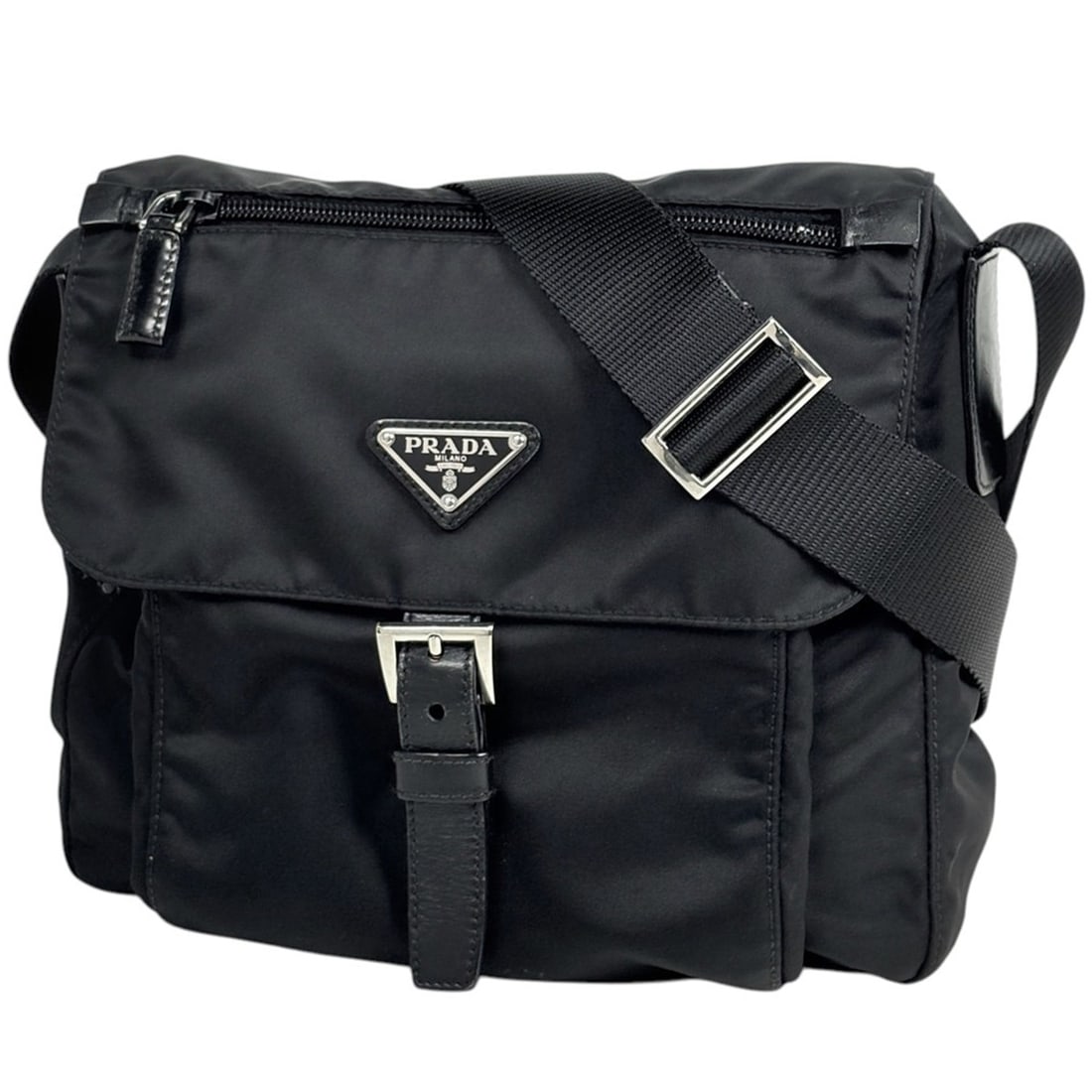 Prada PRADA Shoulder Bag Logo Plate Nylon Nero (Black) BT8994 Women's: --- Catalog ---Category: SizeSize (HxWxD): 23cm x 23cm x 9cm / 9.05'' x 9.05'' x 3.54''Category: DesignType: Shoulder bagColor: BlackGender: WomenMaterial: Nylon , Leather Category: GeneralBrand: