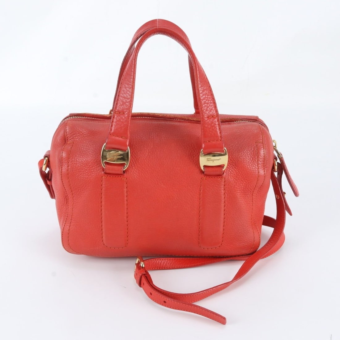 Salvatore Ferragamo Vara Leather 2-Way Shoulder Bag, Crossbody Handbag, Tote Bag for Women: --- Catalog ---Category: SizeSize (HxWxD): 19cm x 25cm x 14cm / 7.48'' x 9.84'' x 5.51''Category: DesignType: Handbag, Shoulder bag, Tote bagColor: Red colorGender: WomenMaterial: Leather Category: Ge