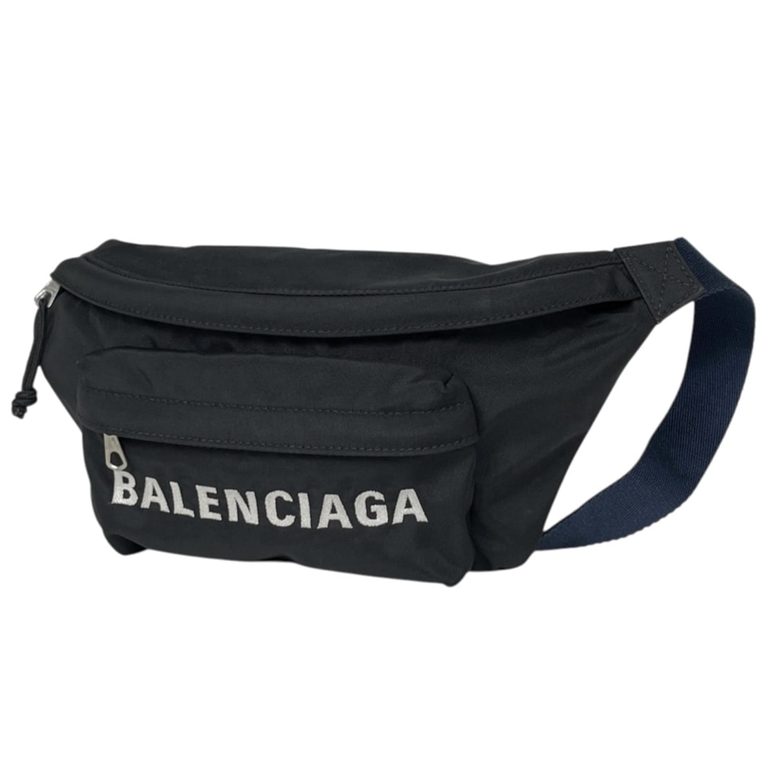 Balenciaga BALENCIAGA Body Bag Nylon Black Navy 533009 Women's: --- Catalog ---Category: SizeSize (HxWxD): 16cm x 32cm x 4cm / 6.29'' x 12.59'' x 1.57''Category: DesignType: Sling bagColor: Black, NavyGender: WomenMaterial: Nylon Category: GeneralBrand: