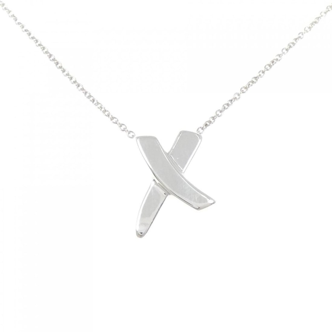 Tiffany Kiss Necklace: --- Catalog ---Category: SizePendant Size: 14mm x 11.5mm / 0.55'' x 0.45''Neck Circumference: 42 cm / 16.53''Category: DesignGender: WomenMaterial: Silver 925Pendant Type: PendantNecklace Type: