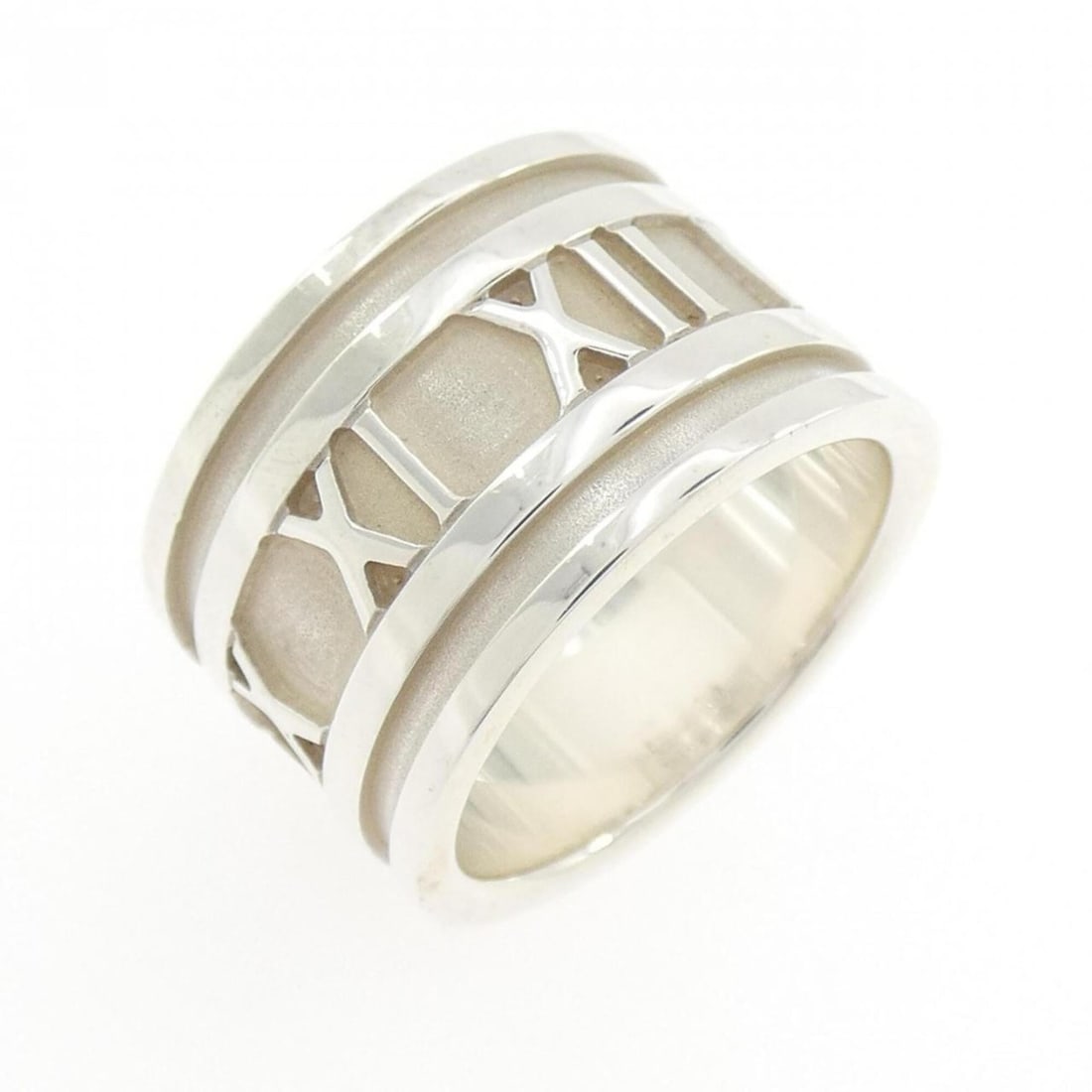 Tiffany Atlas Ring: --- Catalog ---Category: SizeJP Size: 8.5US Size: 4.5Category: DesignType: Band ringGender: WomenMaterial: Silver 925Category: GeneralBrand: Tiffany--- Item List ---Section: ConditionRanking: Rank SA 