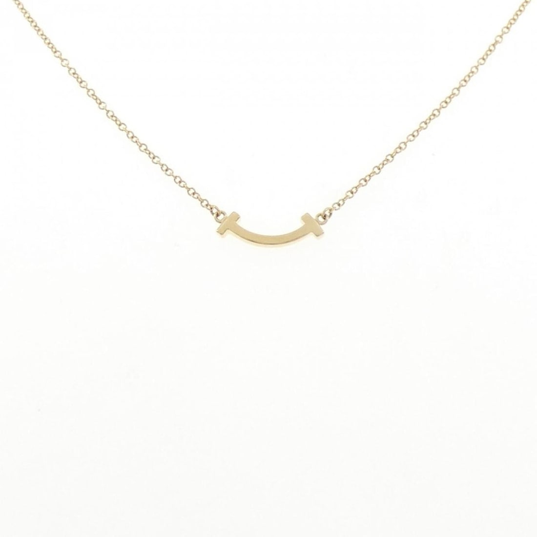 Tiffany T Smile Mini Necklace: --- Catalog ---Category: SizePendant Size: 3.4mm x 13.2mm / 0.13'' x 0.51''Neck Circumference: 41 cm - 46 cm / 16.14'' - 18.11''Category: DesignGender: WomenMaterial: Yellow gold (18K)Pendant Type: Pe