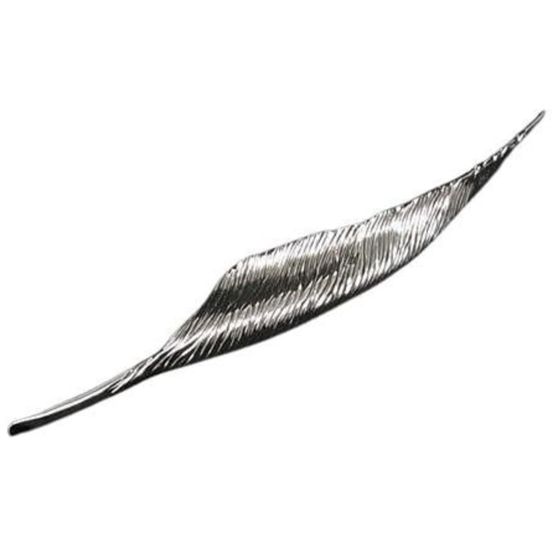Christian Dior brooch, feather motif, silver metal, women's.: --- Catalog ---Category: DesignType: BroochColor: SilverGender: WomenSeason: VintageMaterial: MetalCategory: GeneralBrand: Christian DiorCountry of Origin: Germany--- Item List ---Section:
