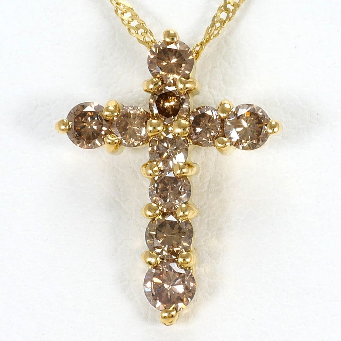18K (18-karat) Yellow Gold Necklace with Brown Diamond (0.50ct), Total Weight 1.7g, 40cm Length,: --- Catalog ---Category: SizeWeight: 1.7g / 0.05oz.Pendant Size: 15mm x 11mm / 0.59'' x 0.43''Neck Circumference: 40 cm / 15.74''Category: DesignColor: Brown, Yellow goldMetal: GoldStone: DiamondGende