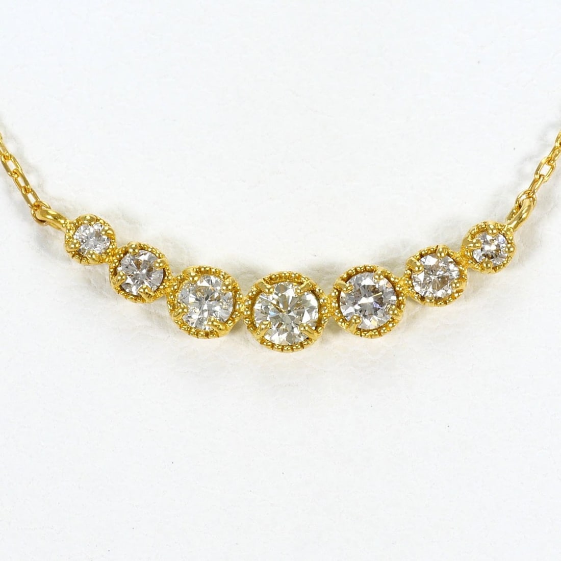 18K (18-karat) Yellow Gold Necklace with 0.20ct Diamond, Total Weight 1.3g, 41cm, Jewelry: --- Catalog ---Category: SizeWeight: 1.3g / 0.04oz.Pendant Size: 6mm x 17mm / 0.23'' x 0.66''Neck Circumference: 41 cm / 16.14''Category: DesignColor: Yellow goldMetal: GoldStone: DiamondGender: Women