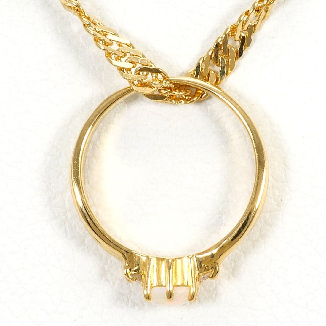 18K (18-karat) Yellow Gold Necklace with Opal and Diamond (carat mark not specified). Includes card.: --- Catalog ---Category: SizeWeight: 3.7g / 0.13oz.Pendant Size: 12mm x 11mm / 0.47'' x 0.43''Neck Circumference: 50 cm / 19.68''Category: DesignColor: Yellow goldMetal: GoldStone: Diamond, OpalGender