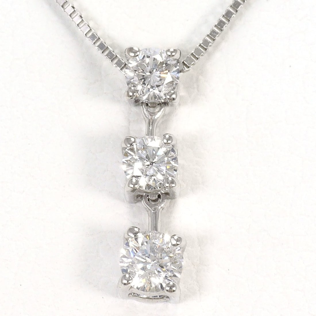K14 14K WG White Gold Necklace with 0.30ct Diamond, Total Weight 1.3g, 40cm, Jewelry: --- Catalog ---Category: SizeWeight: 1.3g / 0.04oz.Pendant Size: 13mm x 3mm / 0.51'' x 0.11''Neck Circumference: 40 cm / 15.74''Category: DesignColor: White goldMetal: White GoldStone: DiamondGender: 