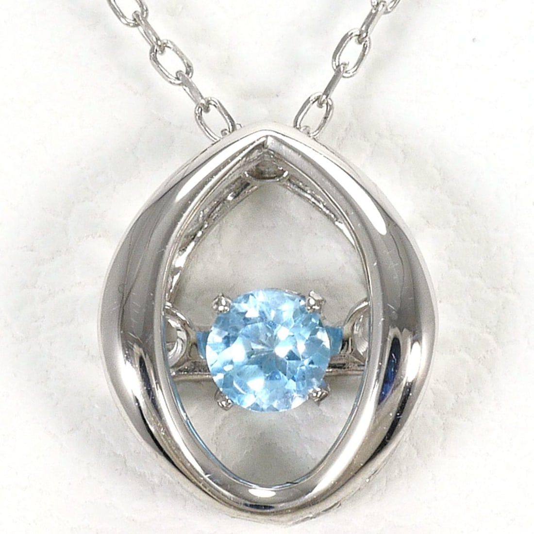 K10 10K WG White Gold Necklace with 0.05ct Blue Topaz, Total Weight 0.8g, 40cm, Jewelry: --- Catalog ---Category: SizeWeight: 0.8g / 0.02oz.Pendant Size: 9mm x 7mm / 0.35'' x 0.27''Neck Circumference: 40 cm / 15.74''Category: DesignColor: Blue, White goldMetal: White GoldStone: TopazGende