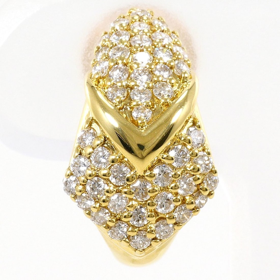 18K (18-karat) yellow gold earrings with 0.50ct diamonds, total weight 3.2g. Jewelry.: --- Catalog ---Category: SizeWeight: 3.2g / 0.11oz.Category: DesignType: Stud earringsColor: GoldMetal: GoldStone: DiamondGender: WomenMaterial: Yellow gold (18K)Metal Purity: 18KWeight (ct.): 0.50Cat