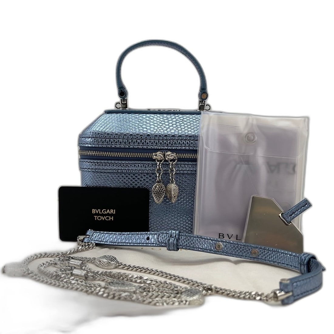 BVLGARI Serpenti Forever Mini Jewelry Box Handbag with Strap, Leather, Blue: --- Catalog ---Category: SizeSize (HxWxD): 12cm x 16cm x 9cm / 4.72'' x 6.29'' x 3.54''Category: DesignType: HandbagColor: BlueGender: WomenMaterial: Leather Category: GeneralBrand: Bvlgari--- Item Li