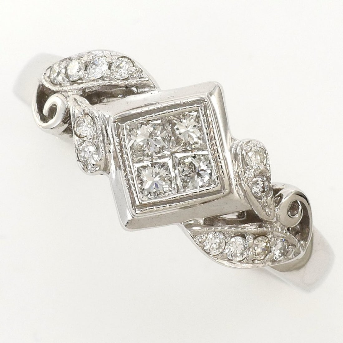 18K (18-karat white gold) ring with 0.22ct and 0.09ct diamonds. Total weight: 3.9g. Jewelry.: --- Catalog ---Category: SizeWidth: 9mm / 0.35''Weight: 3.9g / 0.13oz.JP Size: 9US Size: 5Category: DesignType: Band ringColor: White goldMetal: White GoldStone: DiamondGender: WomenMaterial: White go