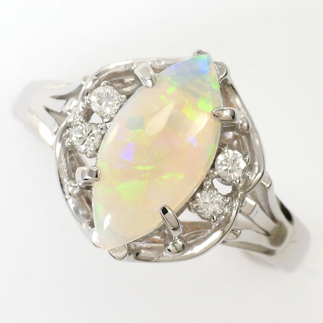 PT900 Platinum Ring - Opal 0.83ct, Diamond 0.08ct, Card, Total Weight 5.3g, Jewelry: --- Catalog ---Category: SizeWidth: 12mm / 0.47''Weight: 5.3g / 0.18oz.JP Size: 10US Size: 5.5Category: DesignType: Band ringColor: PlatinumMetal: PlatinumStone: Diamond, OpalGender: WomenMaterial: Pl